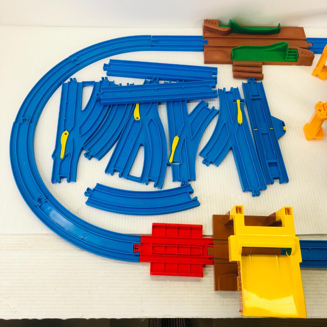 プラレール トーマス&バッシュの丸太つみおろしセット