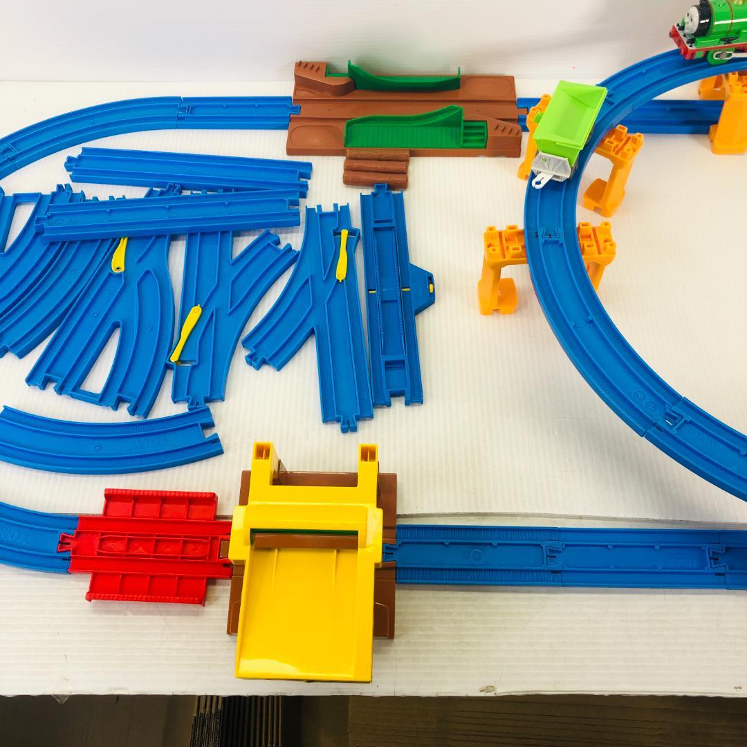 プラレール トーマス&バッシュの丸太つみおろしセット