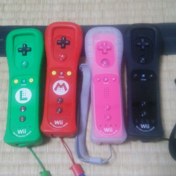 Wiiu本体プレミアムセット＆リモコン4本 本体黒リモコン黒ピンクマリオルイージ