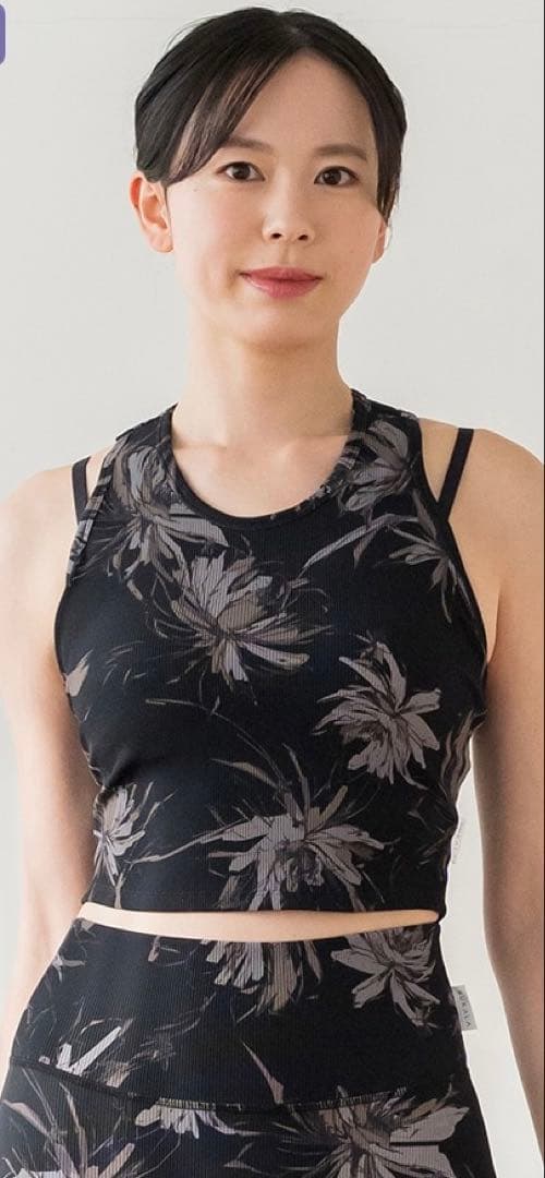 新品SUKALAブラ付きタンクトップ花柄黒ヨガLAVA