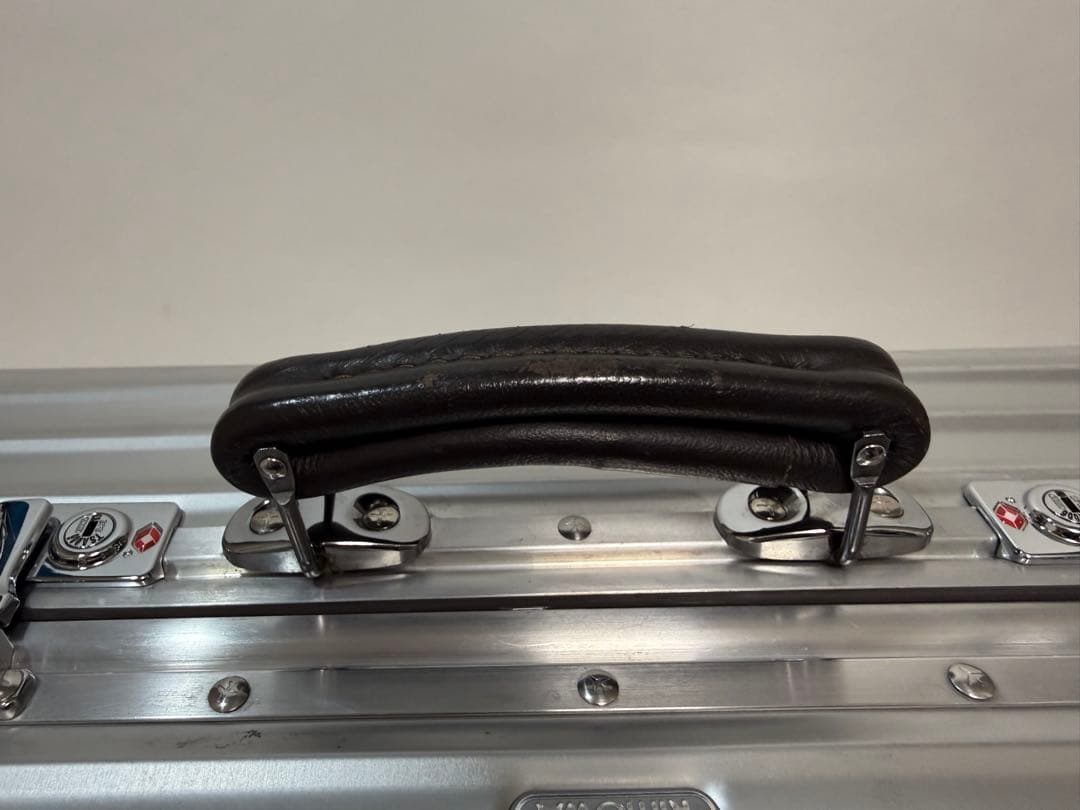 リモワ クラシックフライト 35L シルバー 4輪