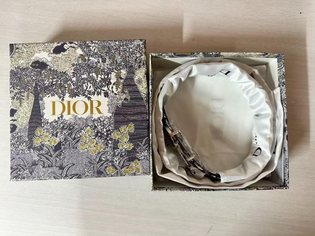 Christian Dior ロゴベルト