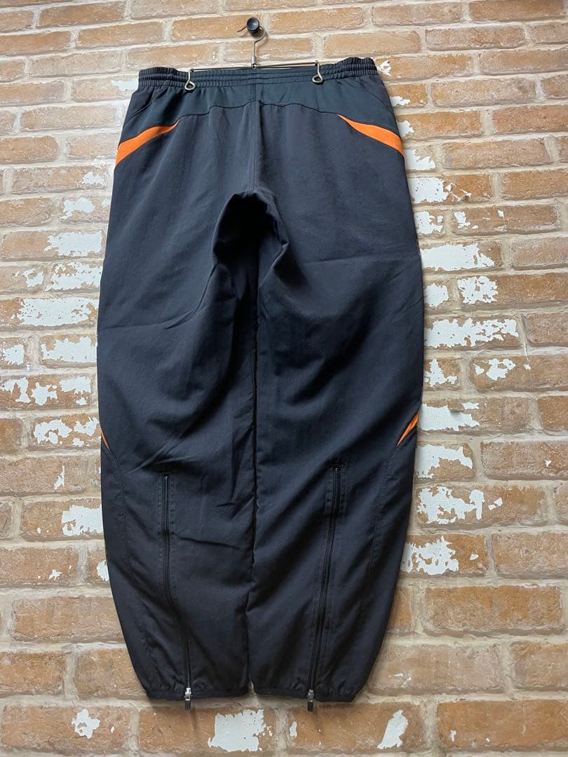 00s UMBRO アンブロ　トラックパンツ　ナイロンパンツ　黒　オレンジ　古着