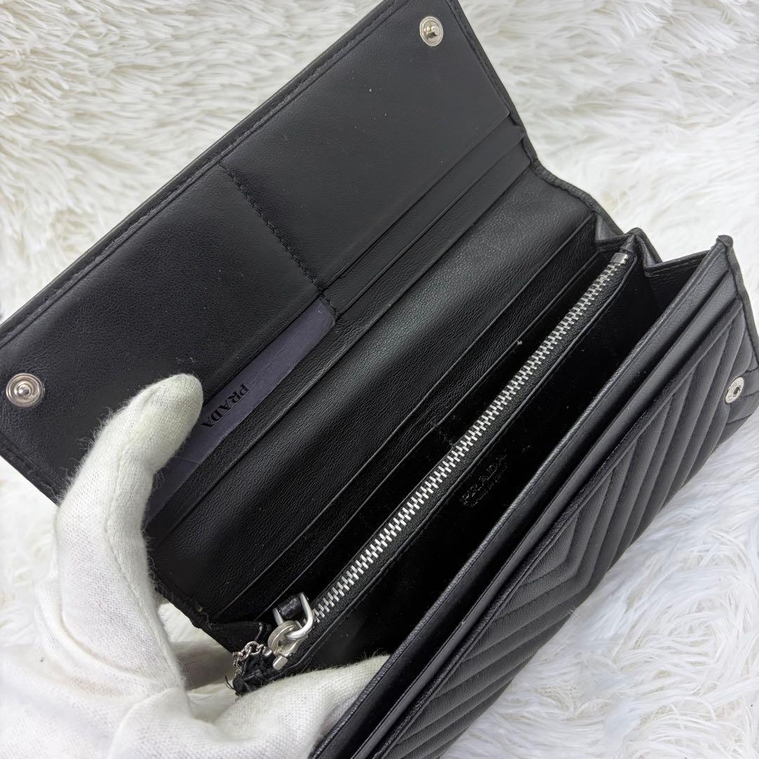 美品✨️プラダ 長財布 折り財布 キルティング 三角ロゴ カードケース ブラック