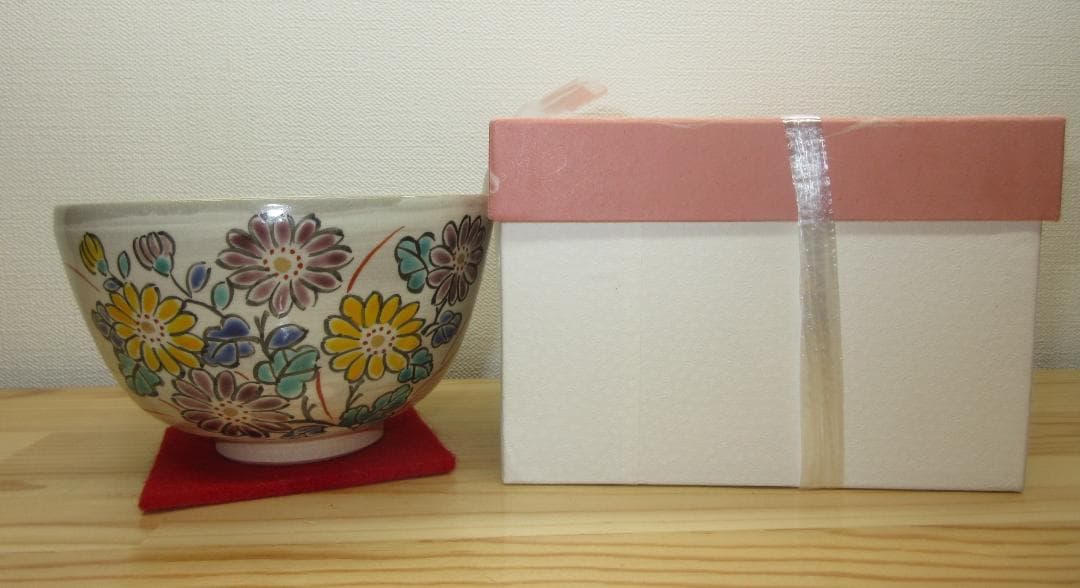 送料込【逢絢亭・新品】茶道具 茶碗 京焼 刷毛目 菊の図 中山喜白 紙箱入り