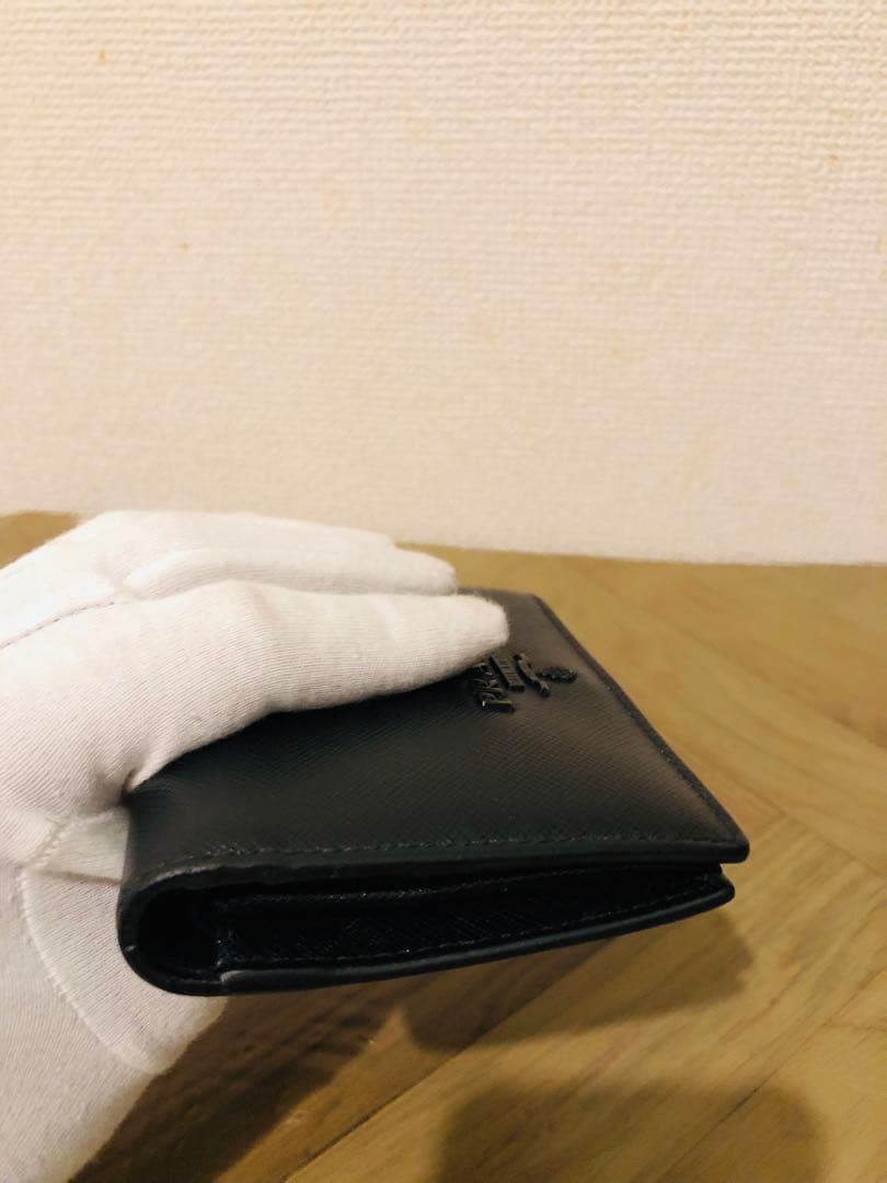 PRADA ブラック 二つ折り財布　ICチップ(RFID)搭載
