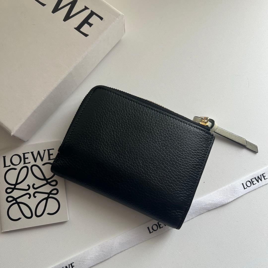 210 美品 LOEWE ロエベ 2つ折り財布