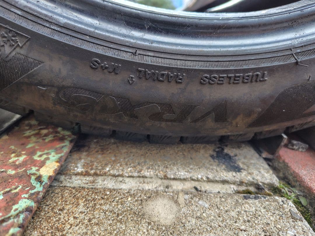 Karin、BS 、2番、イボ残 225/45R17 残り溝8.2mm