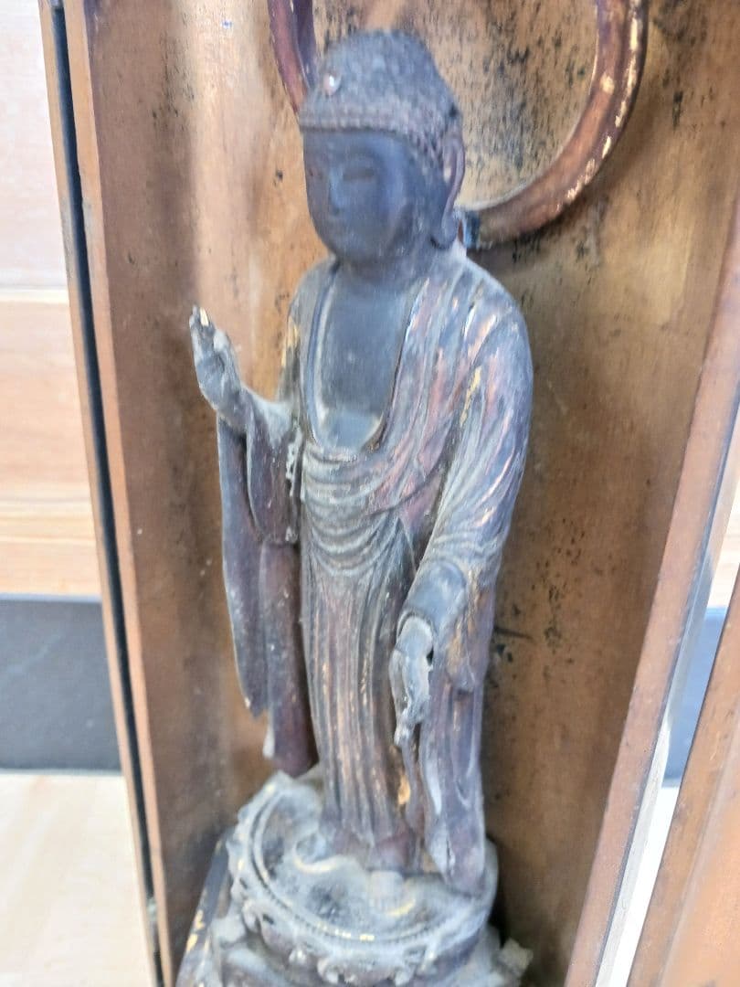 時代物　 玉眼　木彫　厨子　阿弥陀如来像　仏教美術　東洋彫刻　 仏像　金彩