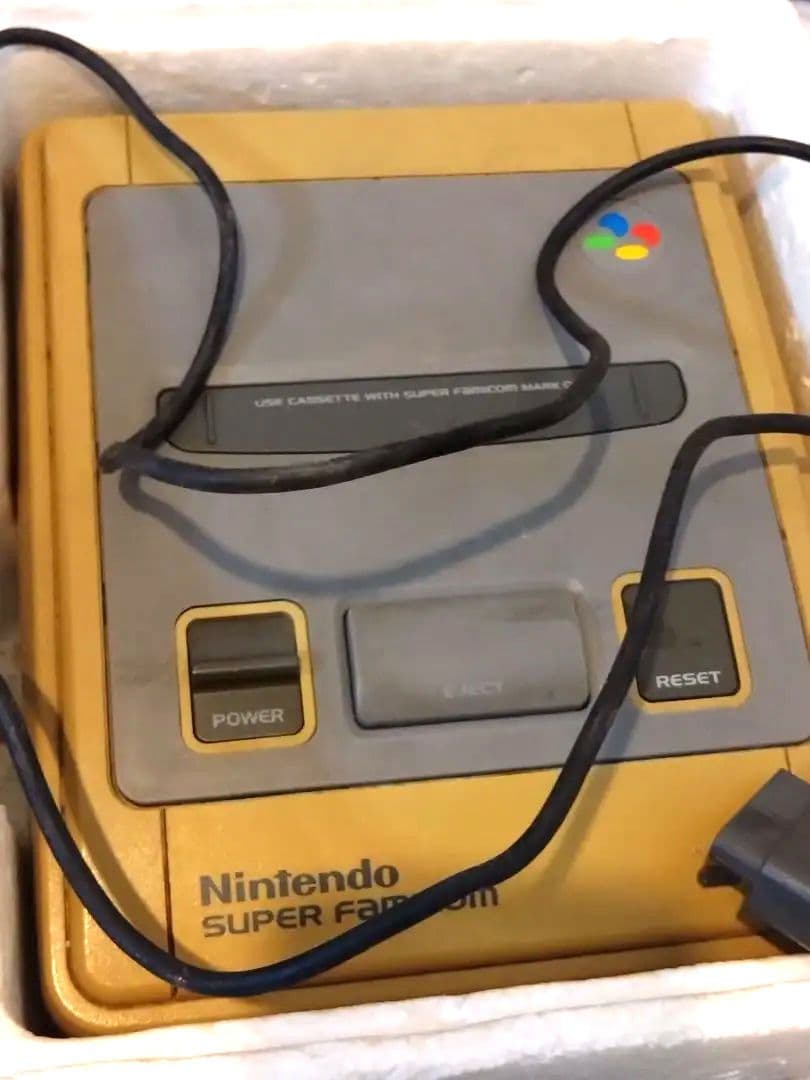 スーパーファミコン　本体　箱付き説明書あり　おまけソフト1つ