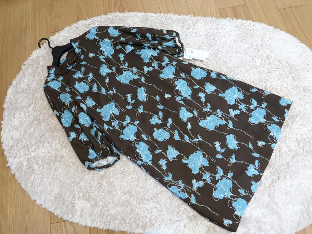 未使用■レリアン■ロールネック　フラワープリントワンピース■9号■茶×ブルー
