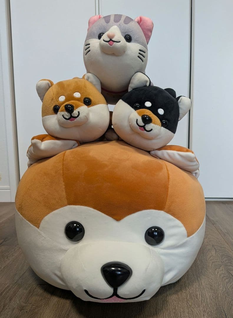 ハッピー 豆柴 秋田犬 くじ 特賞　特等　特大ぬいぐるみ　新品 柴犬 猫 4等