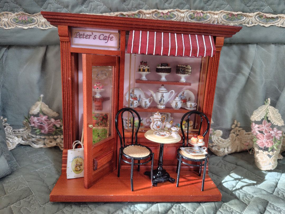 ロイターポーセリン　ミニチュア　ドールハウス　ピーターラビットカフェ