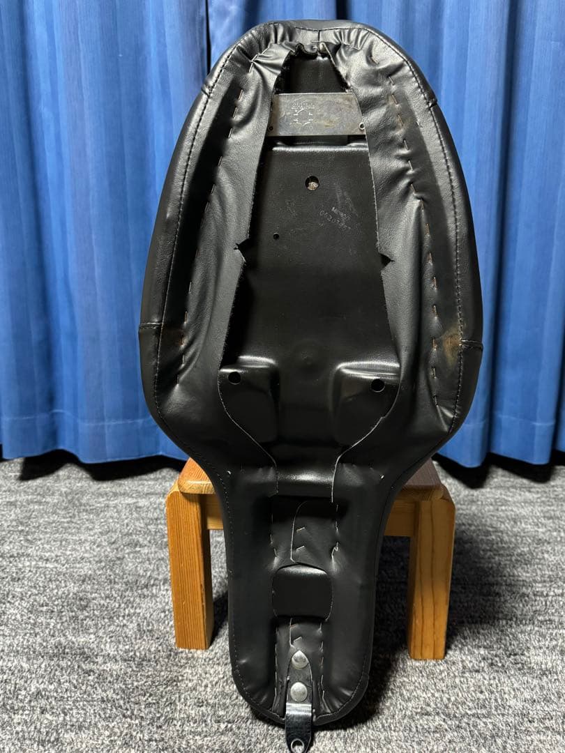 良品 ハーレー スポーツスター 〜2003 バッドランダーシート カスタムシート