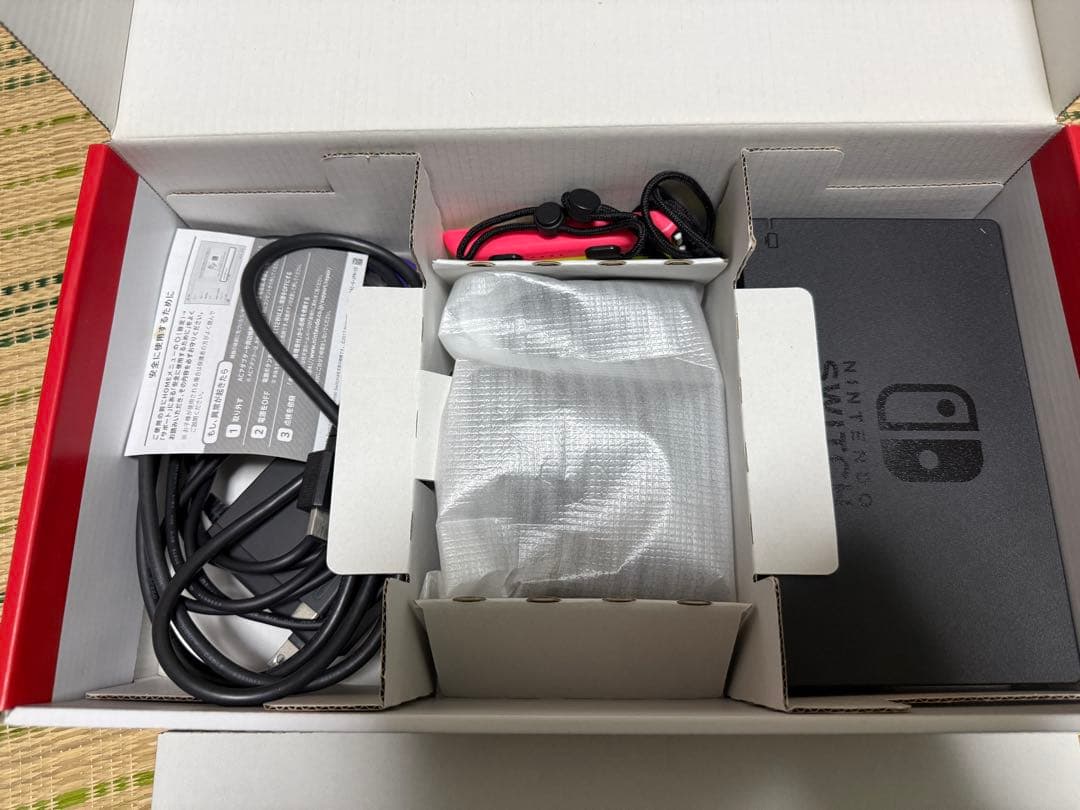 Nintendo Switch 本体 緑/青 Joy-Con 付属品付き