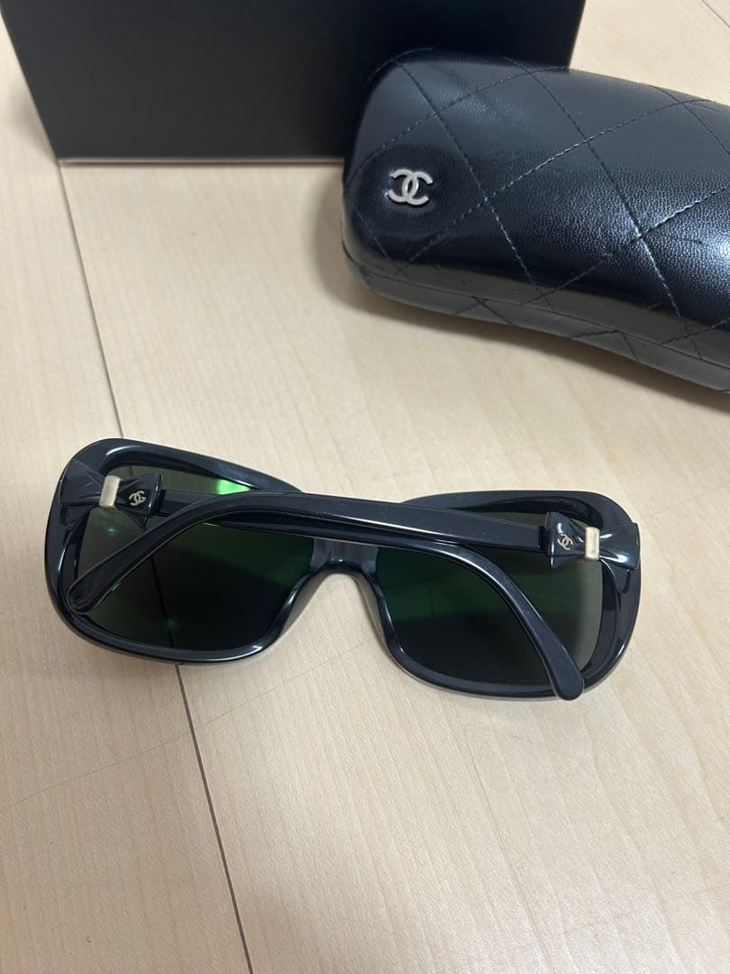 Chanel リボンモチーフブラック サングラス CH4242