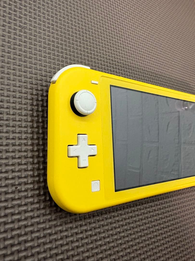 ニンテンドースイッチライト　イエロー