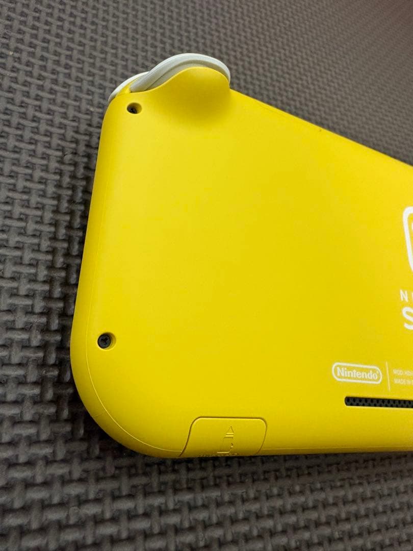 ニンテンドースイッチライト　イエロー
