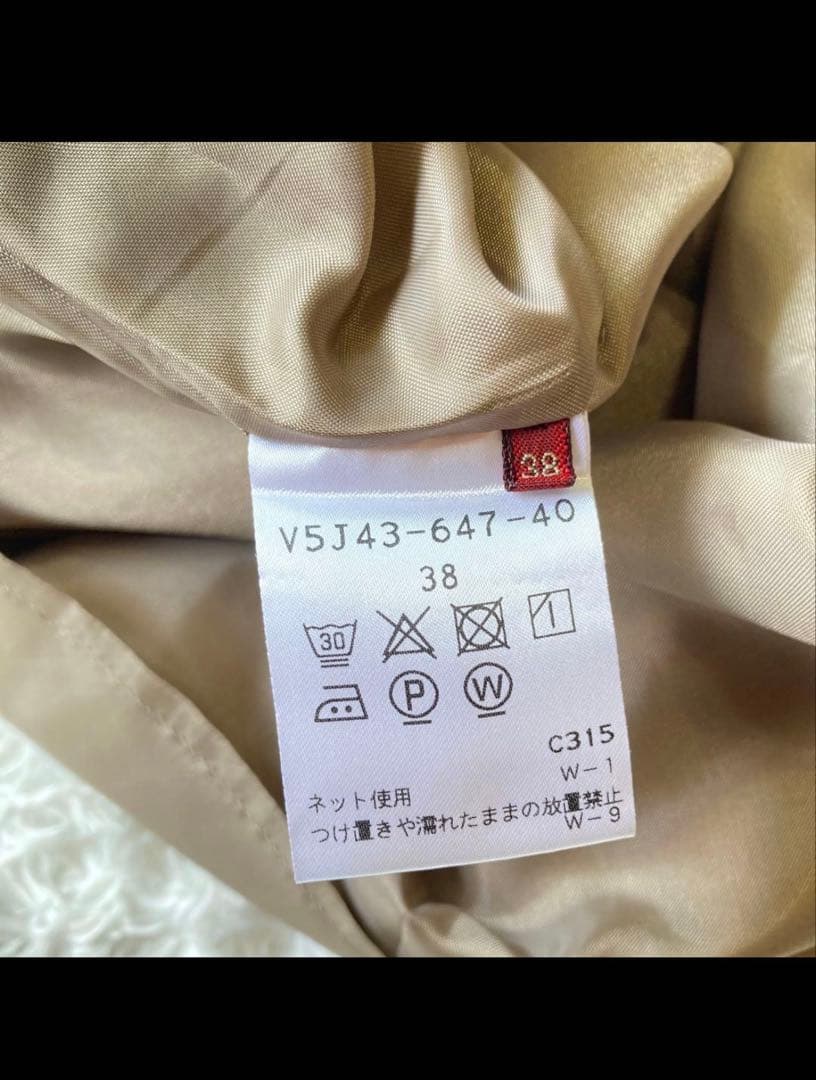 未使用に近い　アマカ　美しいボタニカルフラワー柄のワンピース　ライトベージュ38