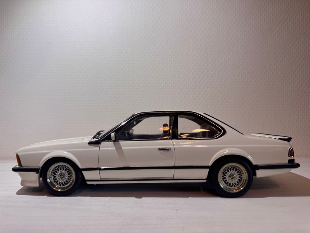  M 635 CSi 1/18 ミニカー