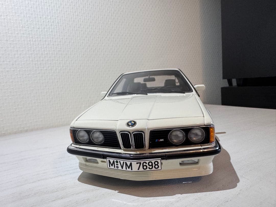  M 635 CSi 1/18 ミニカー