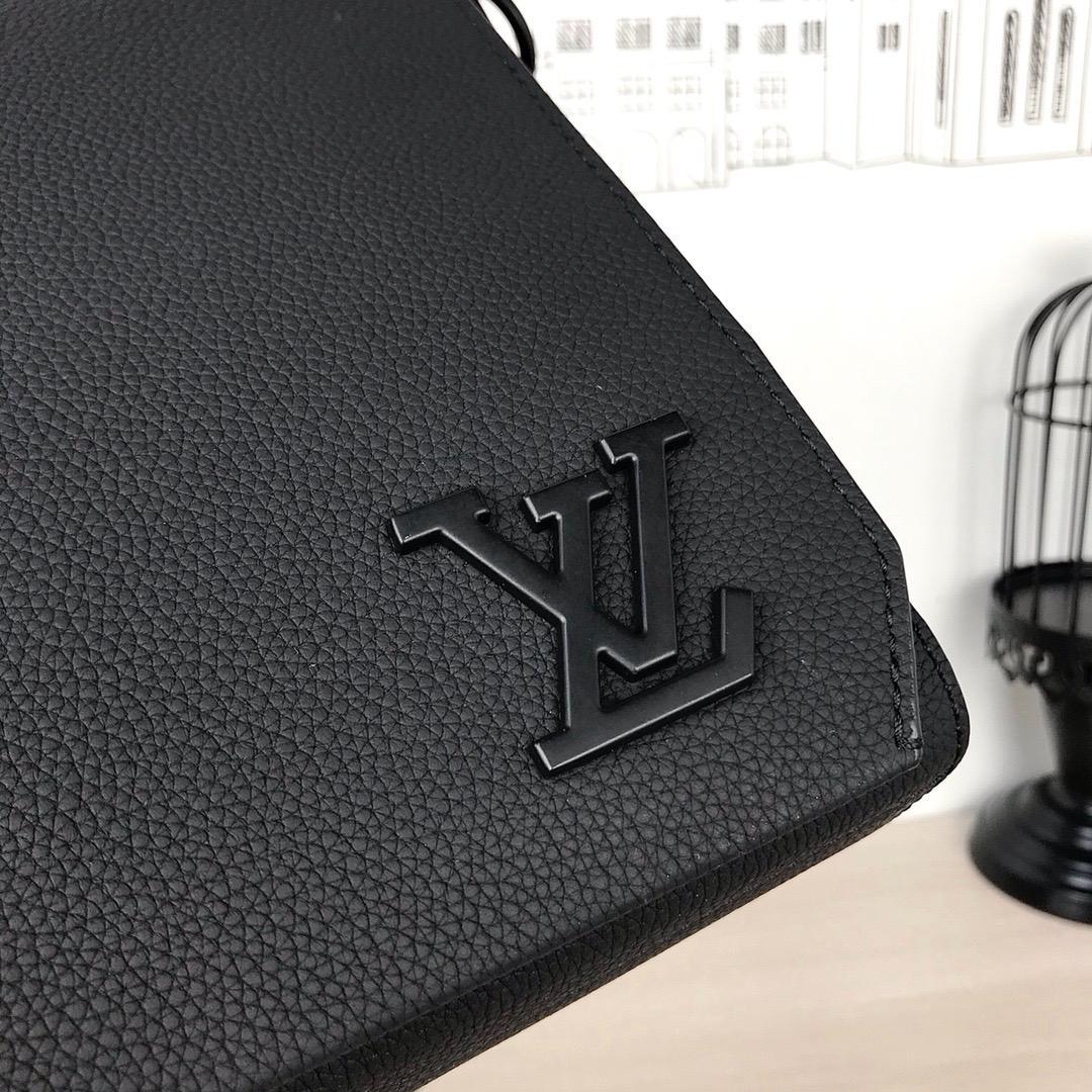 「中古品」レザー メッセンジャーバッグ aerogram