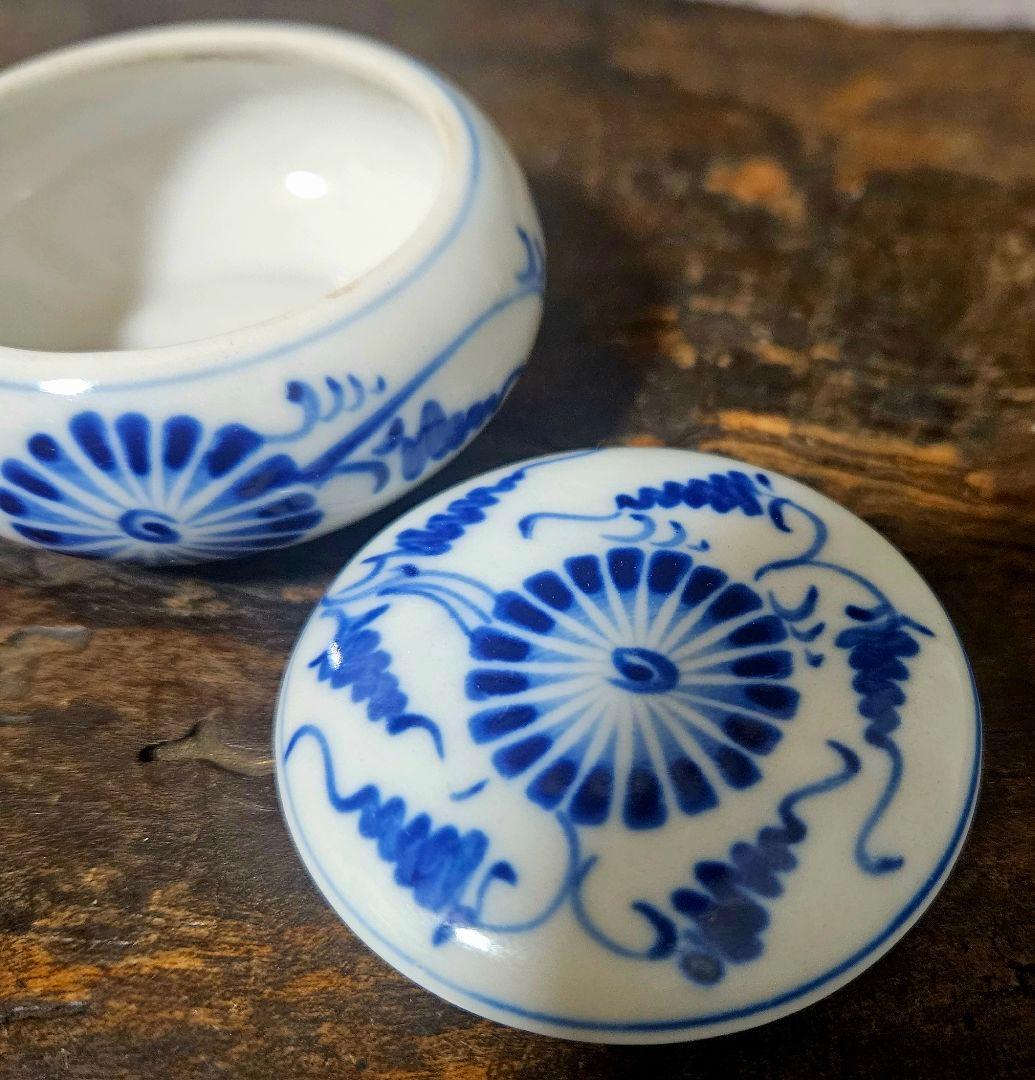明治時代　古伊万里　染付　安南染付写し 菊唐草文様　香合　蓋物　茶道具茶器