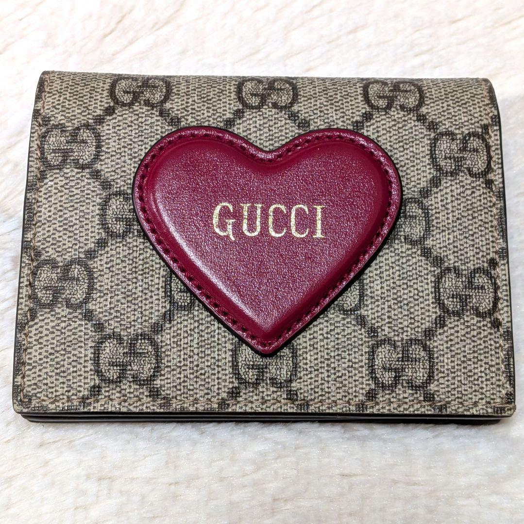 美品✨️グッチ 二つ折り財布 ハートモチーフ GGスプリーム PVC × レザー