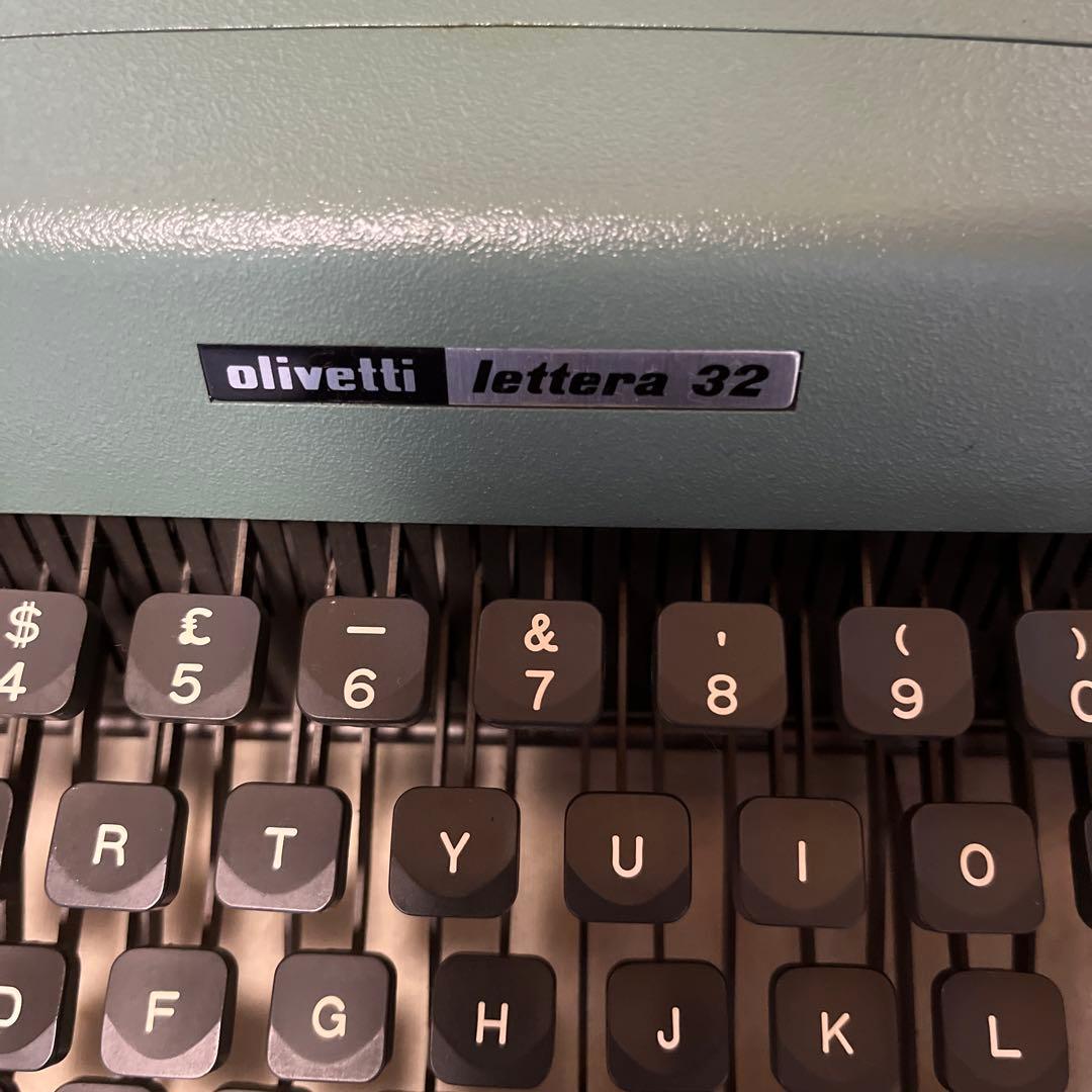 Olivetti Lettera 32 タイプライター