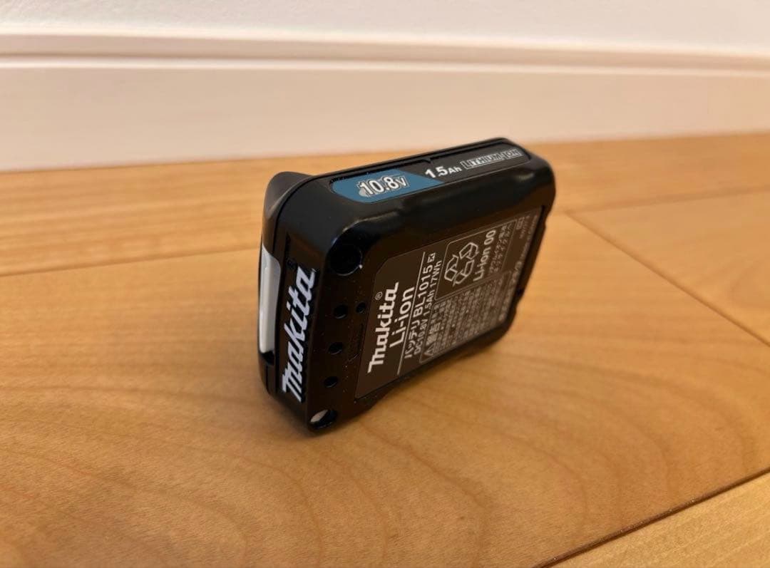 （充電器付）マキタコードレス掃除機　10.8v CL107FD