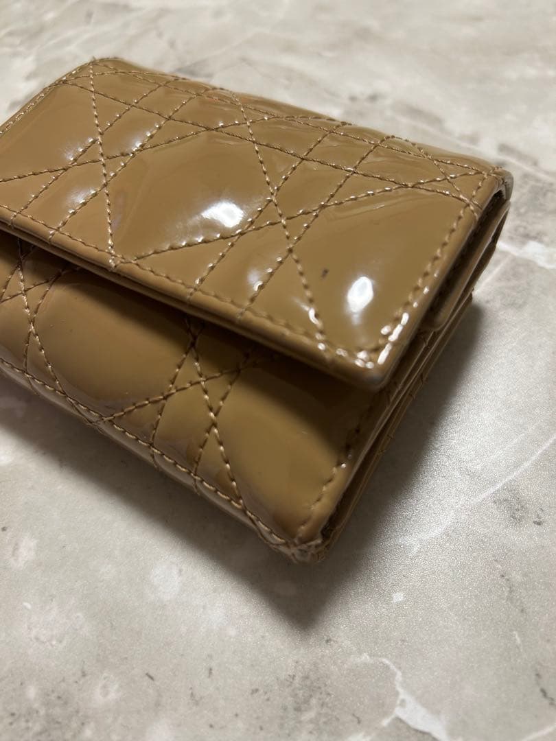 Dior ベージュ エナメル 三つ折り財布