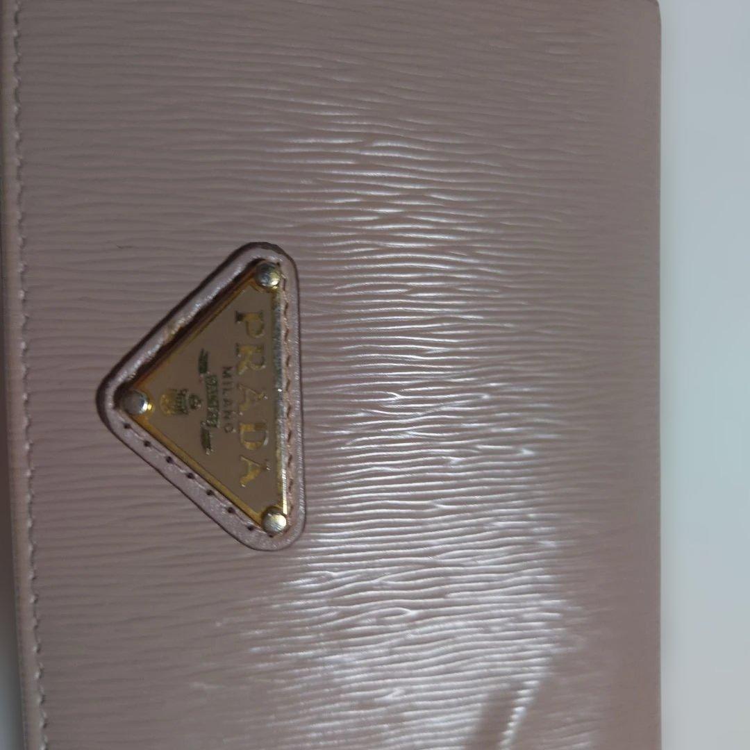 プラダ２つ折り財布