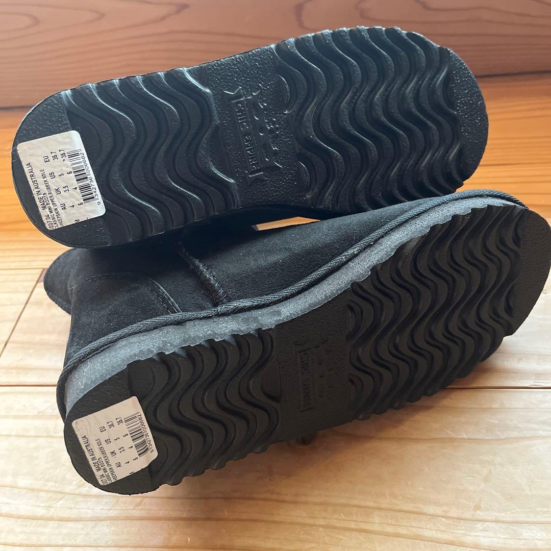 UGG ムートンブーツ　ブラック　金属タグ