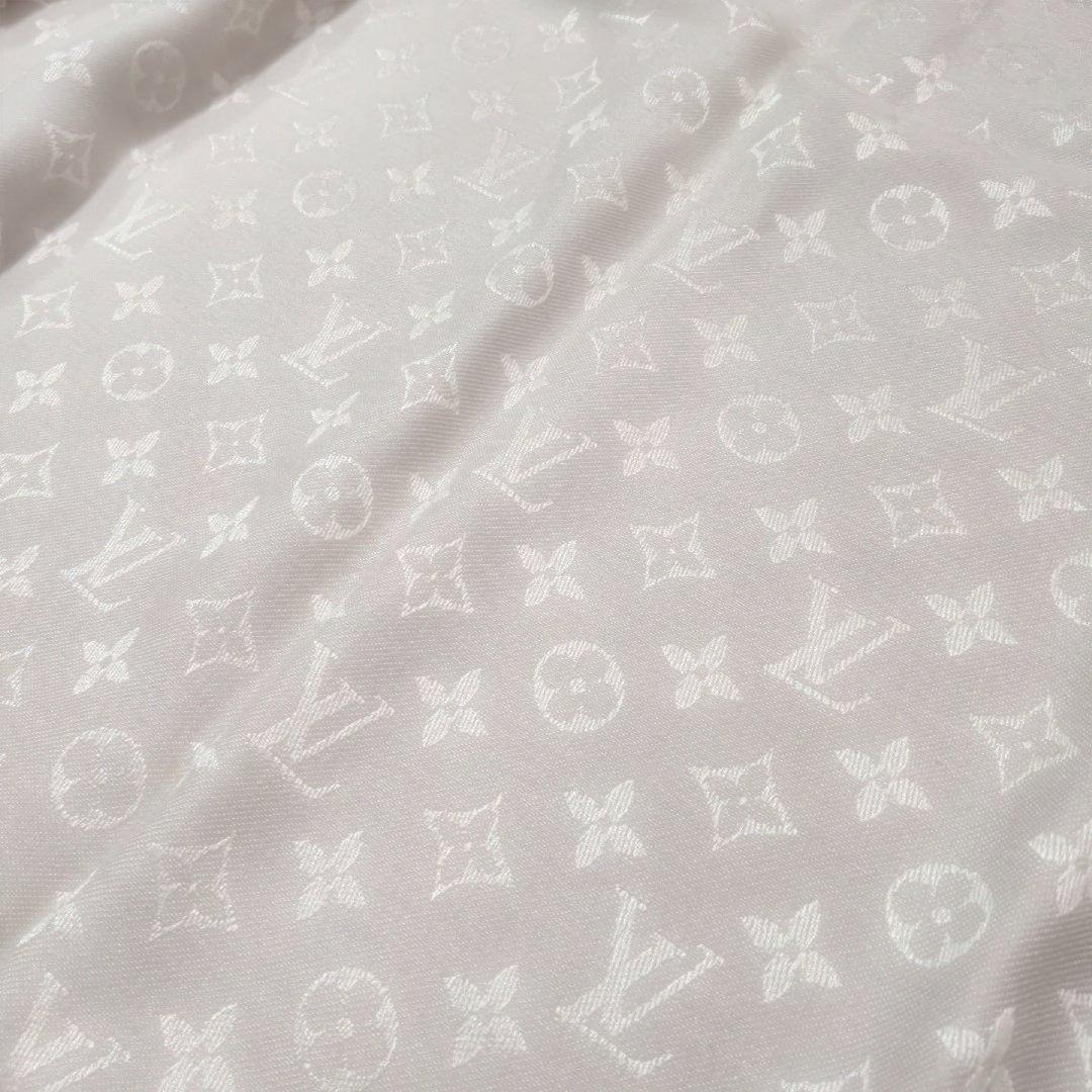 LOUIS VUITTONベージュ モノグラム 大判ストール