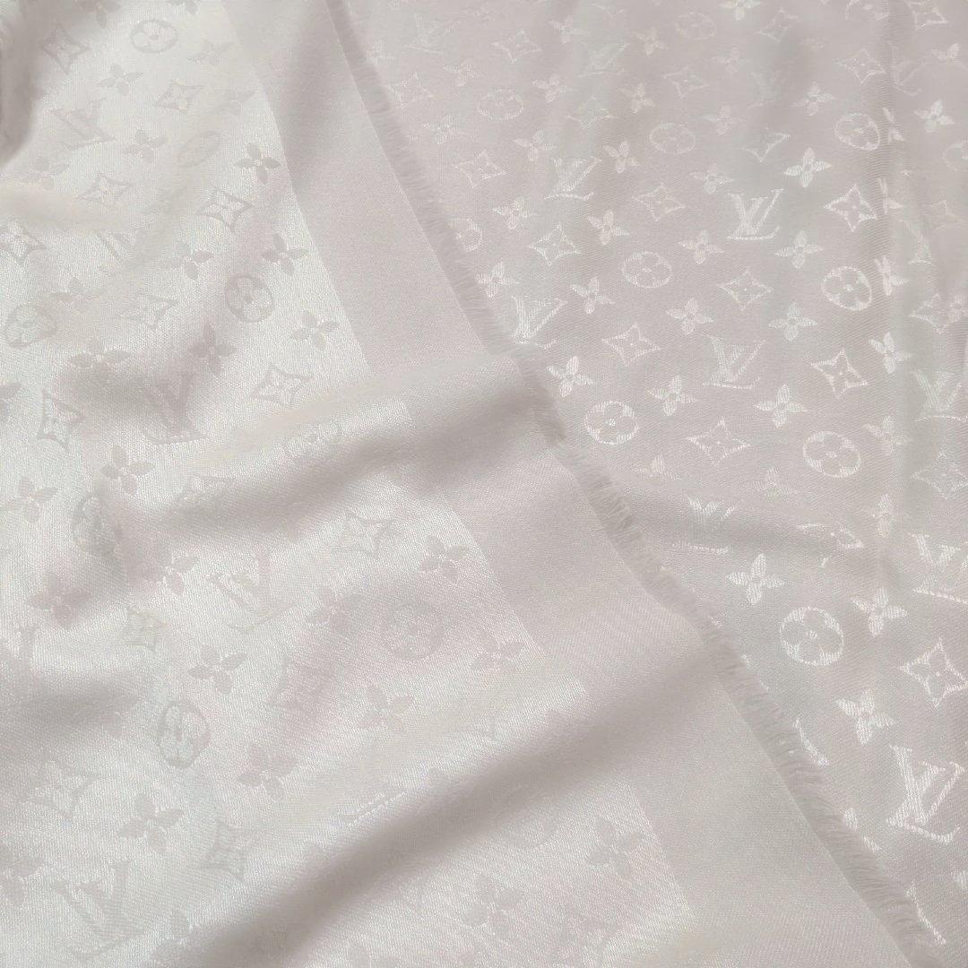 LOUIS VUITTONベージュ モノグラム 大判ストール