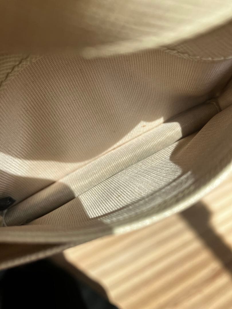 PRADA 名刺入れ　アイボリー