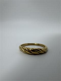 美品/日本製K18ゴールド ツイストデザイン リング11号 1.41g