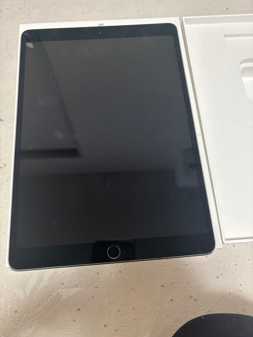 ゆ*て様 iPad Pro (10.5インチ) 256GB バッテリー97%