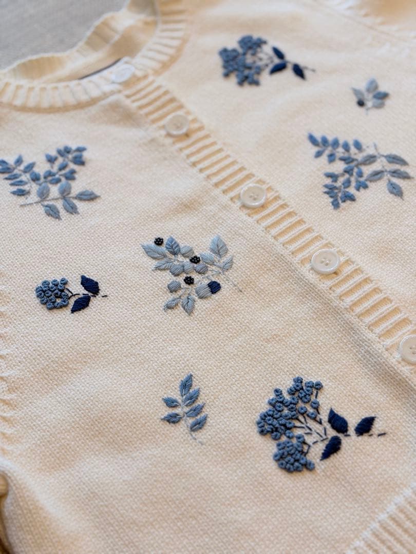SEVEN TEN フラワー手刺繍カーディガン 白×青 完売