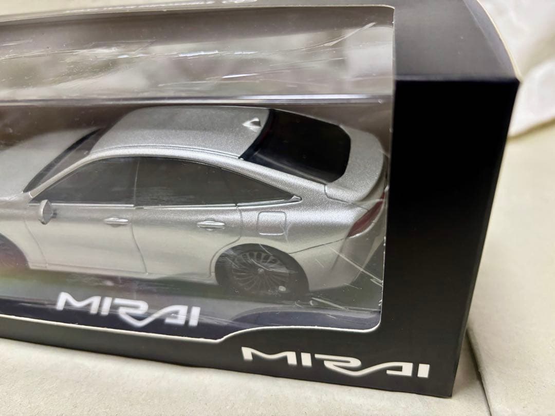 MIRAI　ミニカー　プレシャスシルバー　ケース付き　シュリンク無し