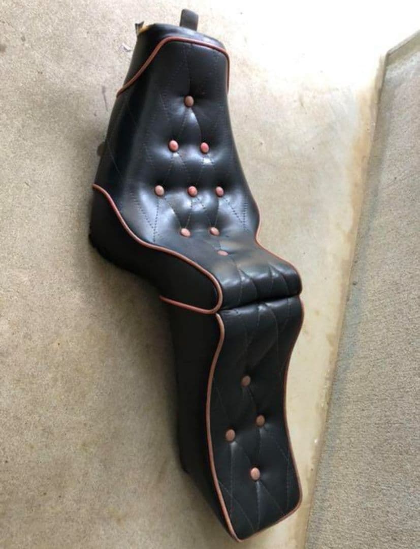 バイクシート ボタン付き 黒