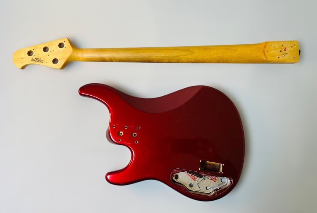 MUSICMAN STERLING USA ボディとネック