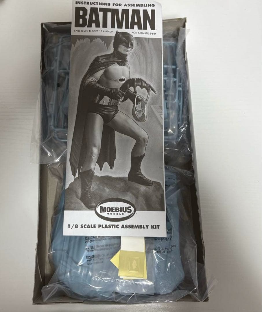 新品 バットマン 1/8 メビウスモデル BATMAN プラモデル