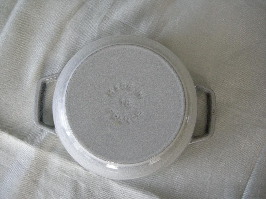 ストウブ　STAUB　ワナベ　（WA-NABE）　淡いグレー　18cm