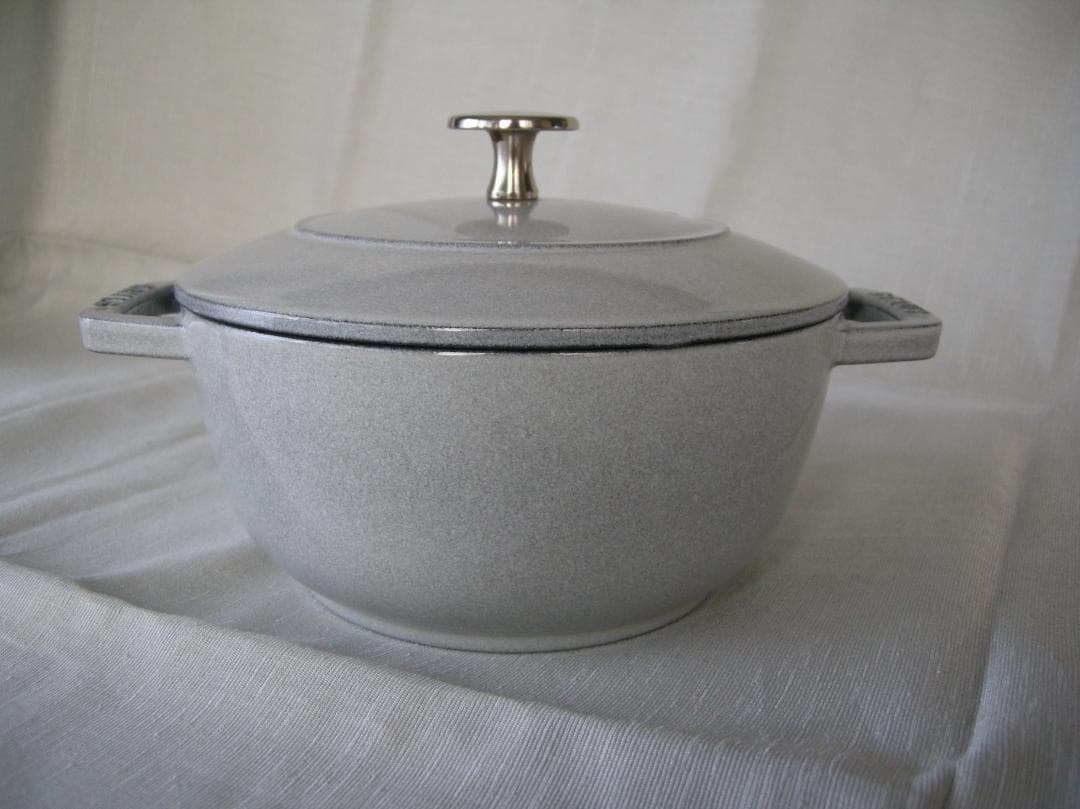 ストウブ　STAUB　ワナベ　（WA-NABE）　淡いグレー　18cm