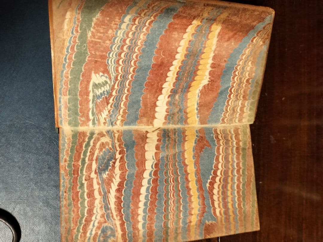 300年の時の重み　古書 アンティーク　革装丁