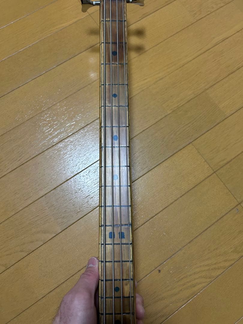 自作オイル缶エレキベース