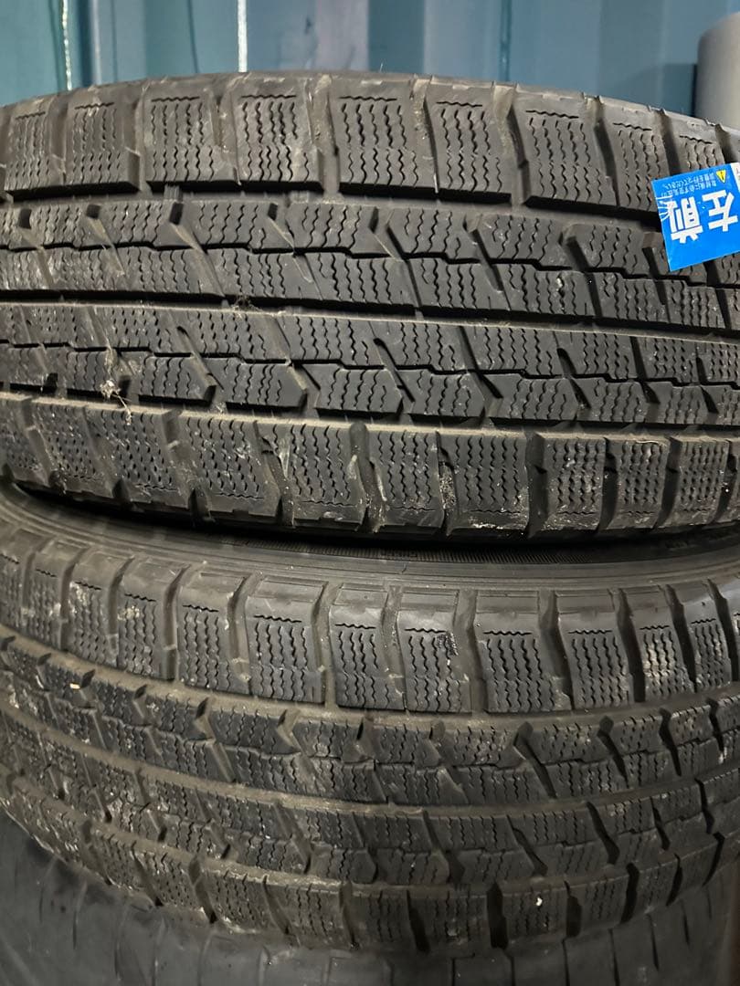 プリウスα スタッドレスタイヤ 205/60R16
