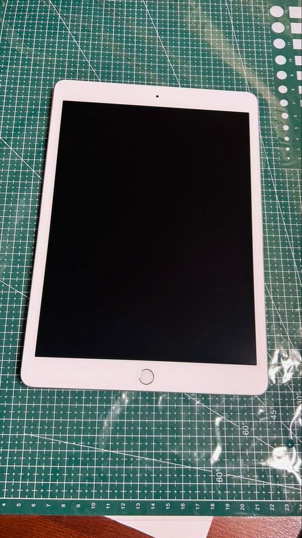 Apple iPad 第7世代 WiFi 32GB シルバー