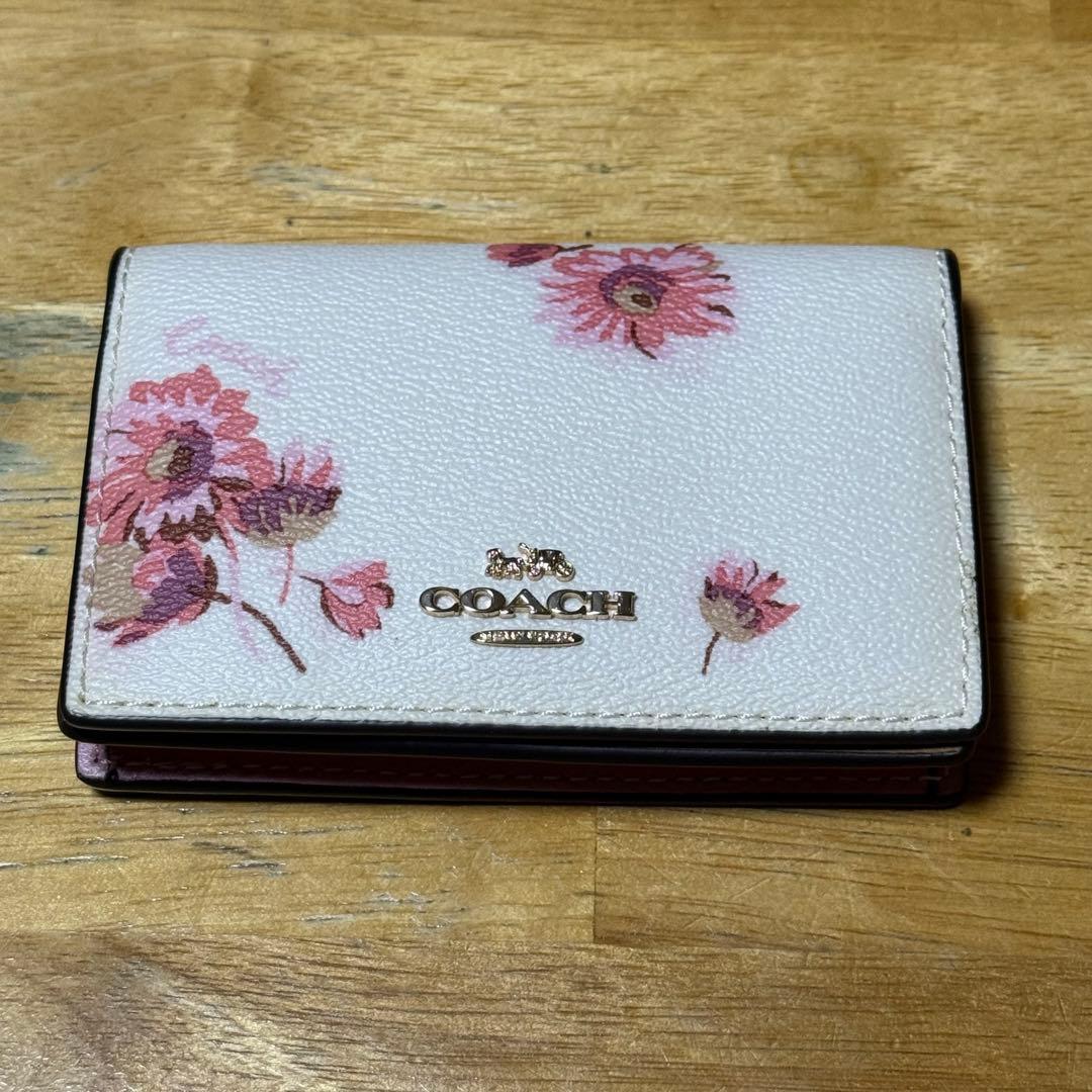 COACH 名刺入れ ホワイト・ピンク花柄